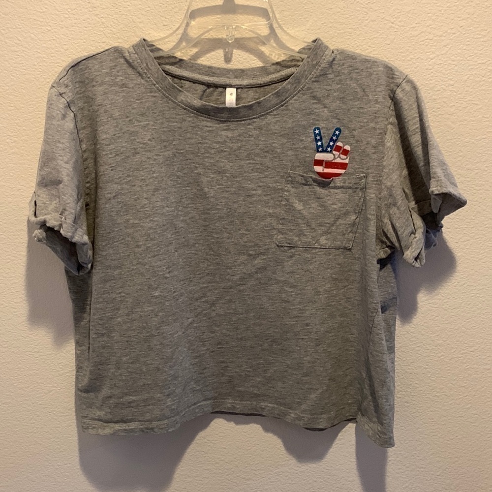 Love Peace Lounge Womens Gray Cropped Tee. Size XL.​​​​​​​​​​​​​​​​